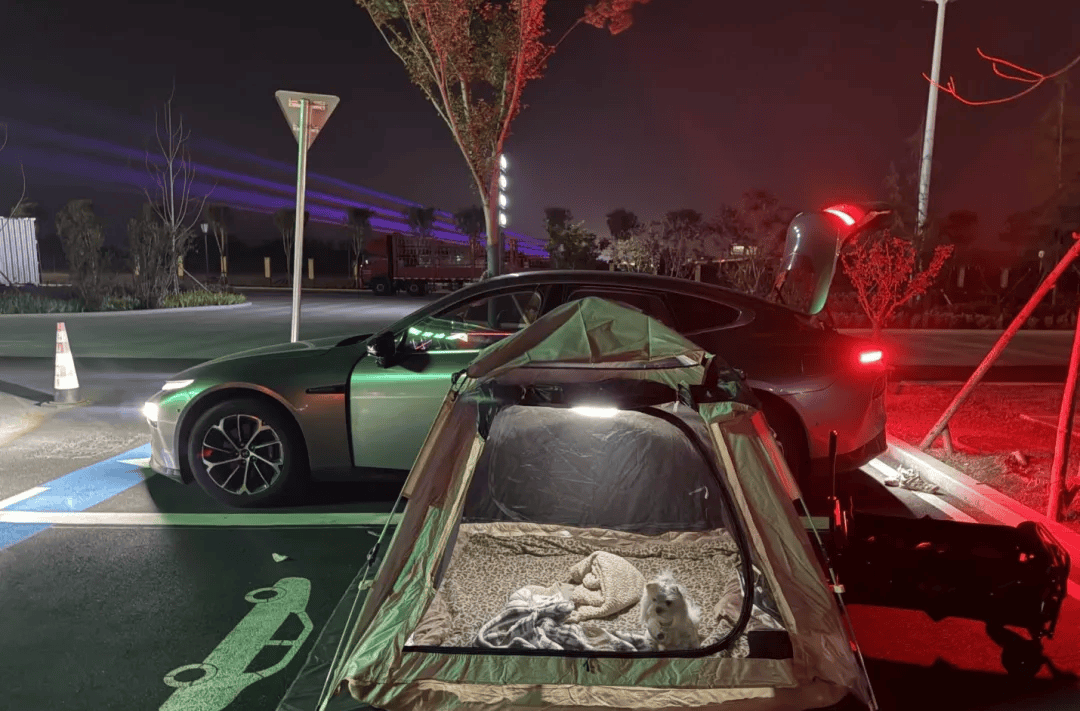 期间年轻人旅行掀起“帐篷过夜”热潮AG真人百家乐不住酒店住帐篷！国庆(图2)